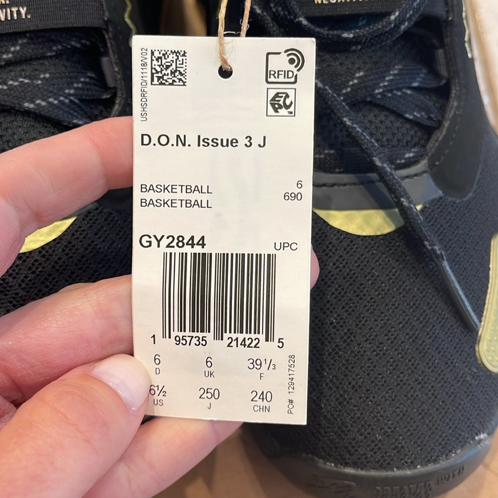NWT - D.O.N. Issue 3 Basketball sneakers - size 6.5 - black and gold - Picture 3 of 9